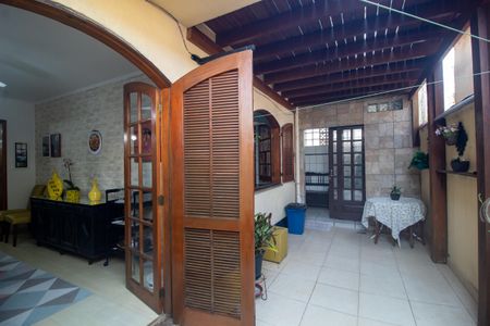 Casa de condomínio à venda com 120m², 3 quartos e 1 vagaQuintal