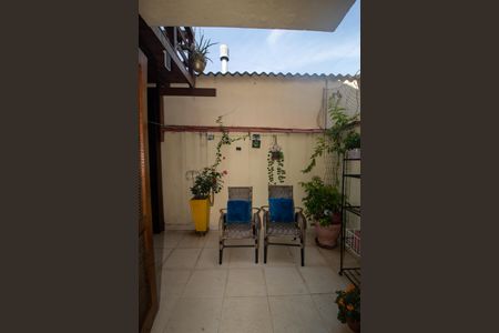 Casa de condomínio à venda com 120m², 3 quartos e 1 vagaQuintal