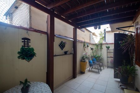 Casa de condomínio à venda com 120m², 3 quartos e 1 vagaQuintal