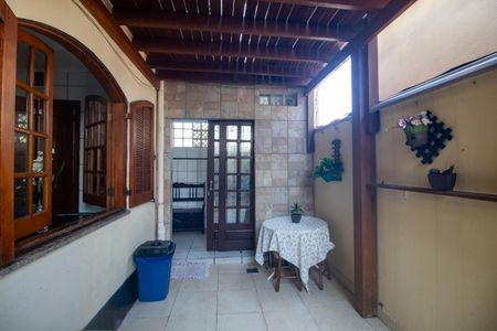 Casa de condomínio à venda com 120m², 3 quartos e 1 vagaQuintal