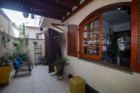 Casa de condomínio à venda com 120m², 3 quartos e 1 vagaQuintal