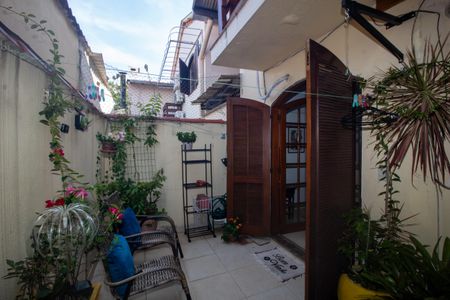 Casa de condomínio à venda com 120m², 3 quartos e 1 vagaQuintal