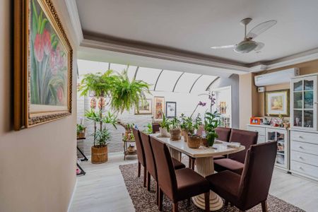 Casa à venda com 300m², 4 quartos e 5 vagasSala