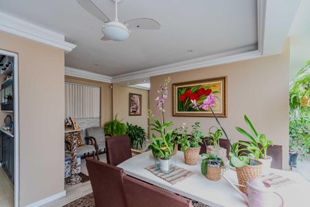 Casa à venda com 300m², 4 quartos e 5 vagasSala