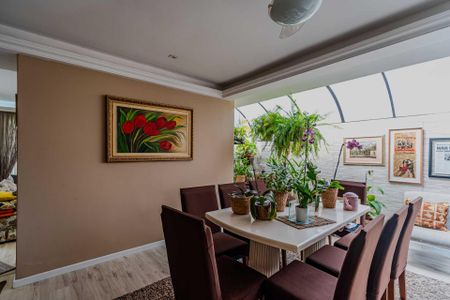 Casa à venda com 300m², 4 quartos e 5 vagasSala