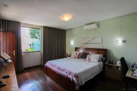 Casa à venda com 365m², 4 quartos e 3 vagas Casa à venda com 365m², 4 quartos e 3 vagasSuíte 1