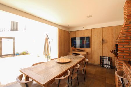 Casa à venda com 365m², 4 quartos e 3 vagas Casa à venda com 365m², 4 quartos e 3 vagasEspaço Gourmet