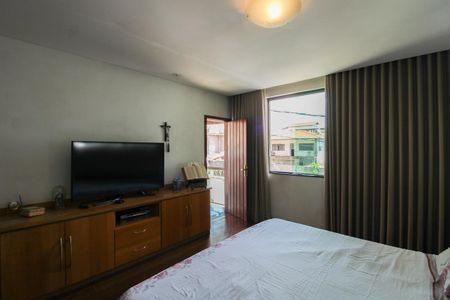 Casa à venda com 365m², 4 quartos e 3 vagas Casa à venda com 365m², 4 quartos e 3 vagasSuíte 1