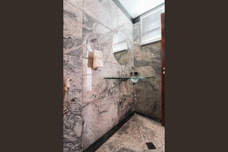 Casa à venda com 365m², 4 quartos e 3 vagas Casa à venda com 365m², 4 quartos e 3 vagasLavabo