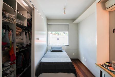 Casa à venda com 365m², 4 quartos e 3 vagas Casa à venda com 365m², 4 quartos e 3 vagasSuíte 2