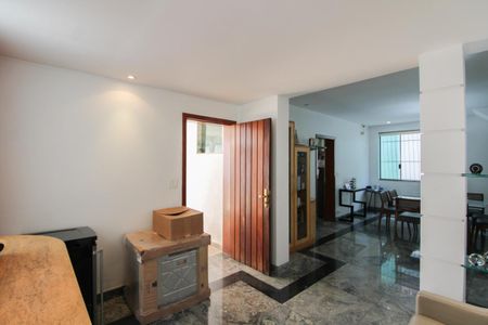 Casa à venda com 365m², 4 quartos e 3 vagas Casa à venda com 365m², 4 quartos e 3 vagasSala de Jantar