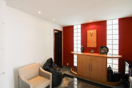 Casa à venda com 365m², 4 quartos e 3 vagas Casa à venda com 365m², 4 quartos e 3 vagasSala de Jantar