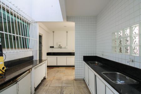 Casa à venda com 365m², 4 quartos e 3 vagas Casa à venda com 365m², 4 quartos e 3 vagasÁrea de Serviço