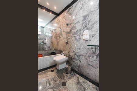 Casa à venda com 365m², 4 quartos e 3 vagas Casa à venda com 365m², 4 quartos e 3 vagasLavabo