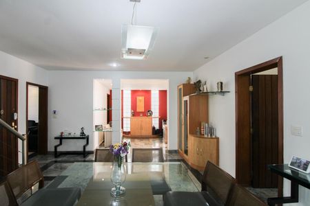 Casa à venda com 365m², 4 quartos e 3 vagas Casa à venda com 365m², 4 quartos e 3 vagasSala de Jantar