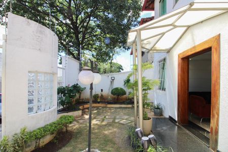 Casa à venda com 365m², 4 quartos e 3 vagas Casa à venda com 365m², 4 quartos e 3 vagasJardim