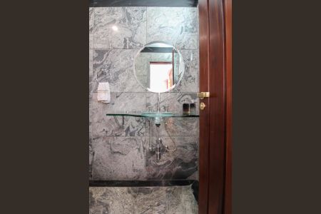 Casa à venda com 365m², 4 quartos e 3 vagas Casa à venda com 365m², 4 quartos e 3 vagasLavabo