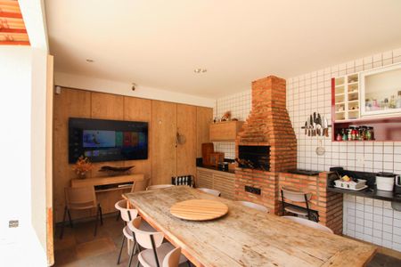 Casa à venda com 365m², 4 quartos e 3 vagas Casa à venda com 365m², 4 quartos e 3 vagasEspaço Gourmet