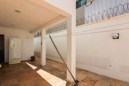 Casa à venda com 365m², 4 quartos e 3 vagas Casa à venda com 365m², 4 quartos e 3 vagasVaranda