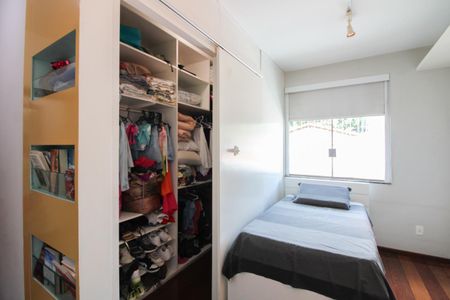 Casa à venda com 365m², 4 quartos e 3 vagas Casa à venda com 365m², 4 quartos e 3 vagasCloset da suíte 2