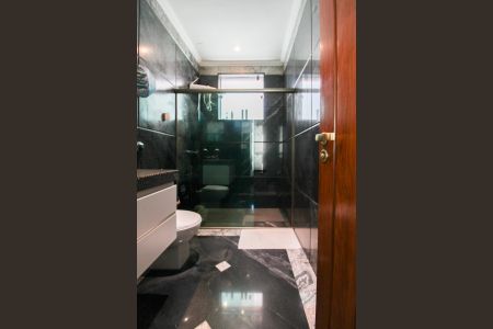 Casa à venda com 365m², 4 quartos e 3 vagas Casa à venda com 365m², 4 quartos e 3 vagasBanheiro Social