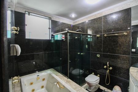 Casa à venda com 365m², 4 quartos e 3 vagas Casa à venda com 365m², 4 quartos e 3 vagasBanheiro da Suíte 1