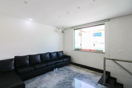 Casa à venda com 365m², 4 quartos e 3 vagas Casa à venda com 365m², 4 quartos e 3 vagasSala 2