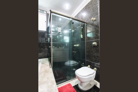 Casa à venda com 365m², 4 quartos e 3 vagas Casa à venda com 365m², 4 quartos e 3 vagasBanheiro da Suíte 1