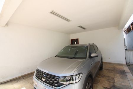 Casa à venda com 365m², 4 quartos e 3 vagas Casa à venda com 365m², 4 quartos e 3 vagasGaragem