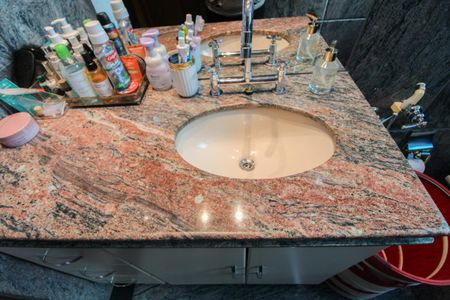 Casa à venda com 365m², 4 quartos e 3 vagas Casa à venda com 365m², 4 quartos e 3 vagasBanheiro da Suíte 2