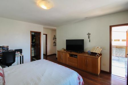 Casa à venda com 365m², 4 quartos e 3 vagas Casa à venda com 365m², 4 quartos e 3 vagasSuíte 1