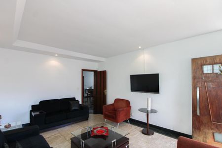 Casa à venda com 365m², 4 quartos e 3 vagas Casa à venda com 365m², 4 quartos e 3 vagasSala