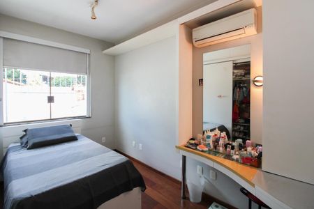 Casa à venda com 365m², 4 quartos e 3 vagas Casa à venda com 365m², 4 quartos e 3 vagasSuíte 2