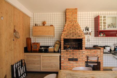 Casa à venda com 365m², 4 quartos e 3 vagas Casa à venda com 365m², 4 quartos e 3 vagasEspaço Gourmet