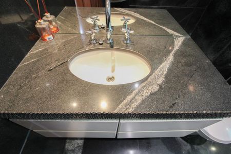 Casa à venda com 365m², 4 quartos e 3 vagas Casa à venda com 365m², 4 quartos e 3 vagasBanheiro Social