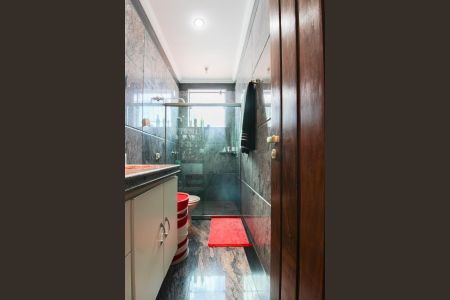 Casa à venda com 365m², 4 quartos e 3 vagas Casa à venda com 365m², 4 quartos e 3 vagasBanheiro da Suíte 2