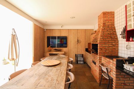 Casa à venda com 365m², 4 quartos e 3 vagas Casa à venda com 365m², 4 quartos e 3 vagasEspaço Gourmet