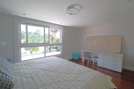 Casa à venda com 637m², 4 quartos e 4 vagasQuarto 