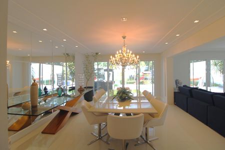 Casa à venda com 637m², 4 quartos e 4 vagasSala