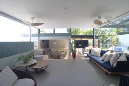 Casa à venda com 637m², 4 quartos e 4 vagasSala