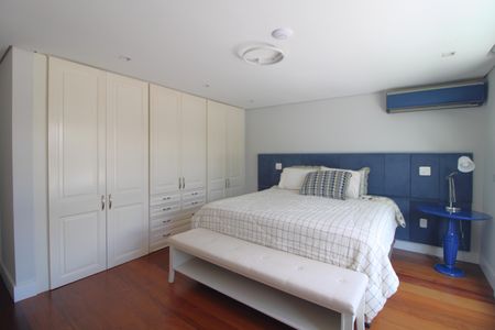 Casa à venda com 637m², 4 quartos e 4 vagasQuarto 