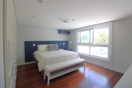 Casa à venda com 637m², 4 quartos e 4 vagasQuarto 