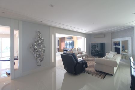 Casa à venda com 637m², 4 quartos e 4 vagasSala