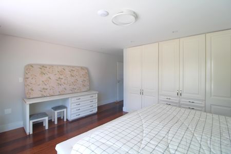 Casa à venda com 637m², 4 quartos e 4 vagasQuarto 