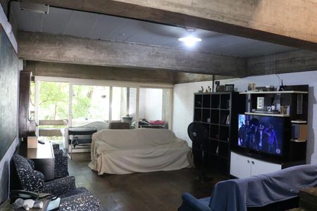 Casa à venda com 299m², 4 quartos e 2 vagasSala