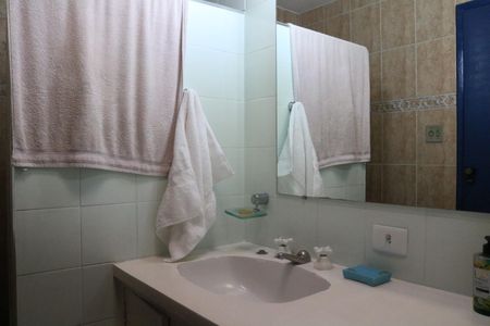 Casa à venda com 299m², 4 quartos e 2 vagasBanheiro da Suíte