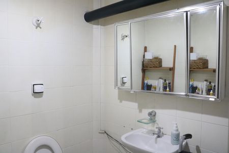 Casa à venda com 299m², 4 quartos e 2 vagasBanheiro 1
