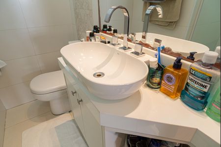 Apartamento à venda com 105m², 2 quartos e 1 vagaBanheiro da Suíte