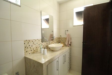 Casa de condomínio à venda com 150m², 3 quartos e 1 vagaBanheiro da suíte