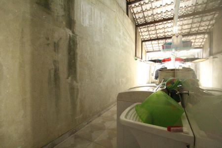 Casa de condomínio à venda com 150m², 3 quartos e 1 vagaÁrea de serviço